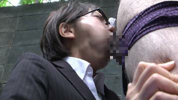 罠に墜ちた美人OL 騙されて輪されて…野外でボロボロになるまで犯されて 高梨あゆみ シーン画像